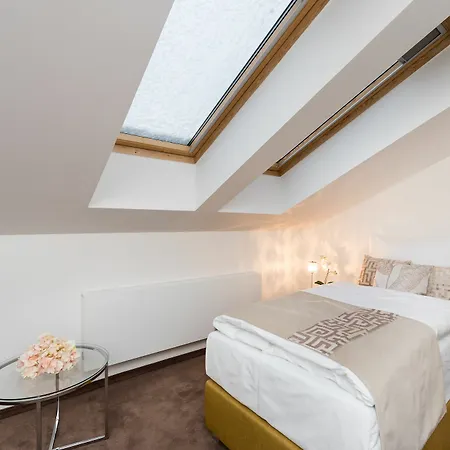 Empirent Mala Strana Apartment